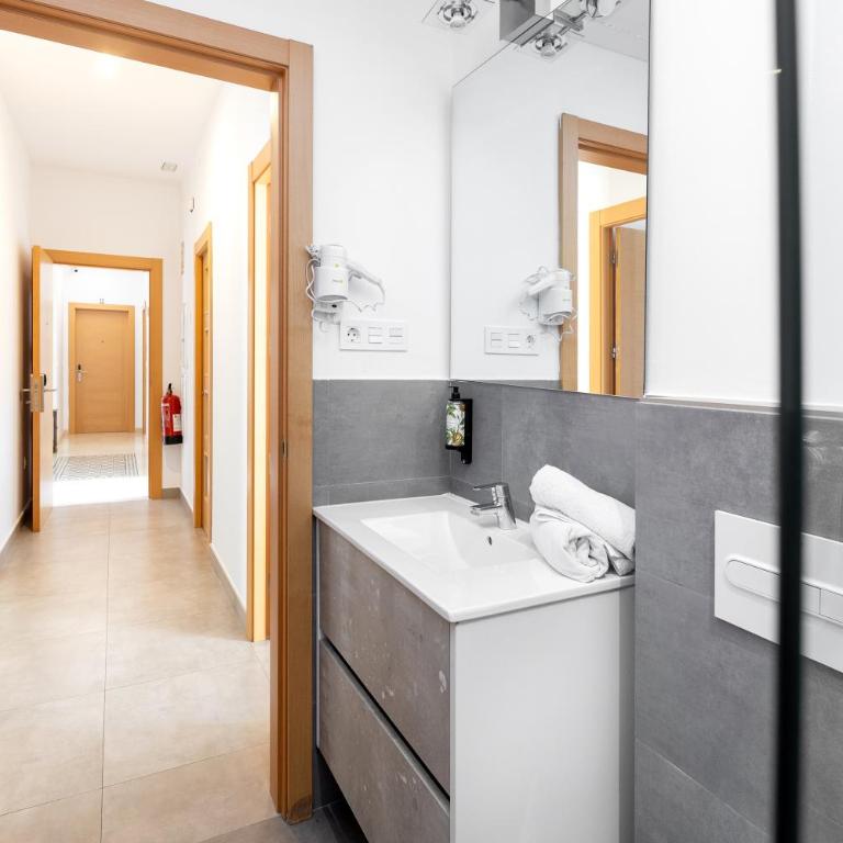 Nest Flats Granada - Two-Bedroom Family Apartment - 6