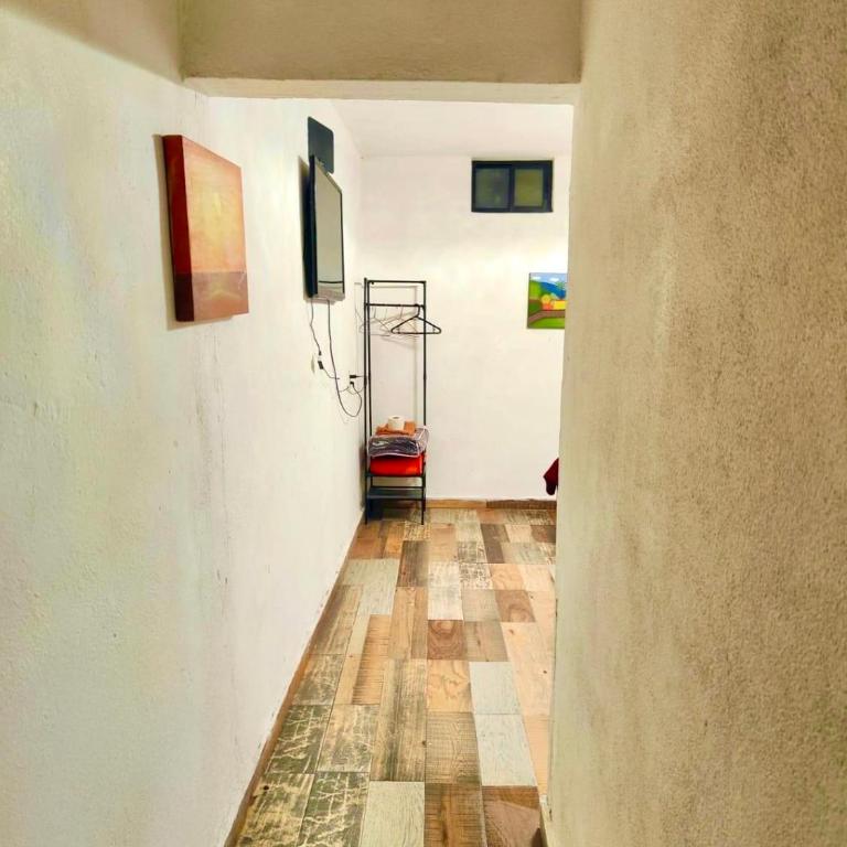Habitaciones a 8 min de Plaza bella y Almenares - Habitación Doble con baño compartido - 8