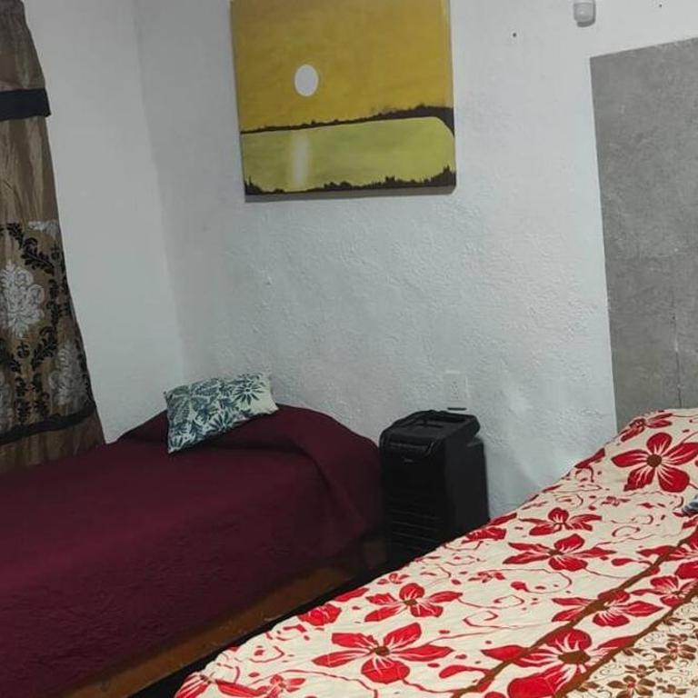 Habitaciones a 8 min de Plaza bella y Almenares - Habitación Doble con baño compartido - 2 camas - 4