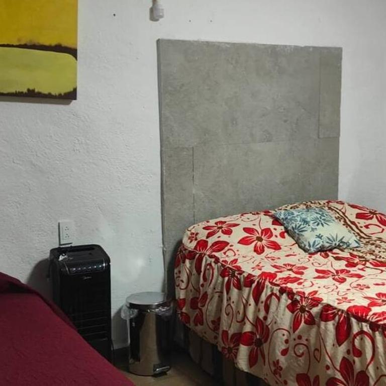 Habitaciones a 8 min de Plaza bella y Almenares - Habitación Doble con baño compartido - 2 camas - 6
