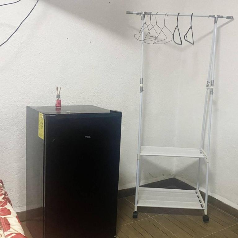 Habitaciones a 8 min de Plaza bella y Almenares - Habitación Doble con baño compartido - 2 camas - 1