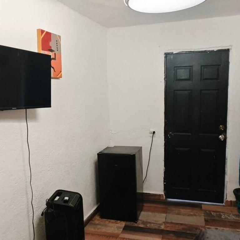 Habitaciones a 8 min de Plaza bella y Almenares - Habitación Doble con baño compartido - 11