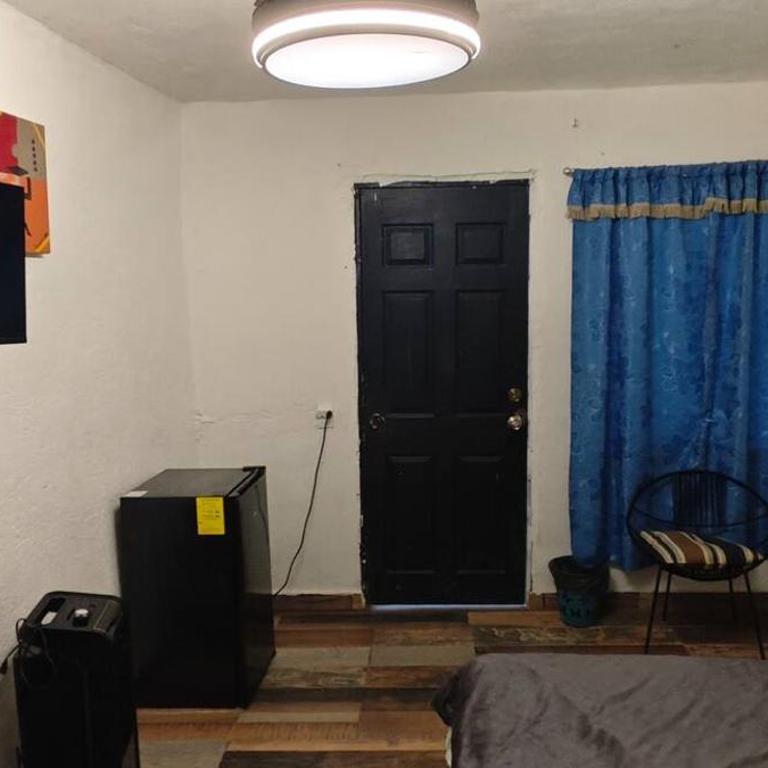 Habitaciones a 8 min de Plaza bella y Almenares - Habitación Doble con baño compartido - 10