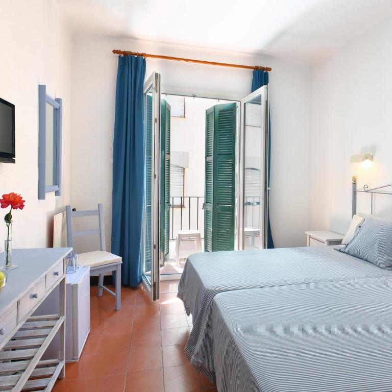 Hotel Caleta - Habitación Doble con balcón - 1 o 2 camas - 6