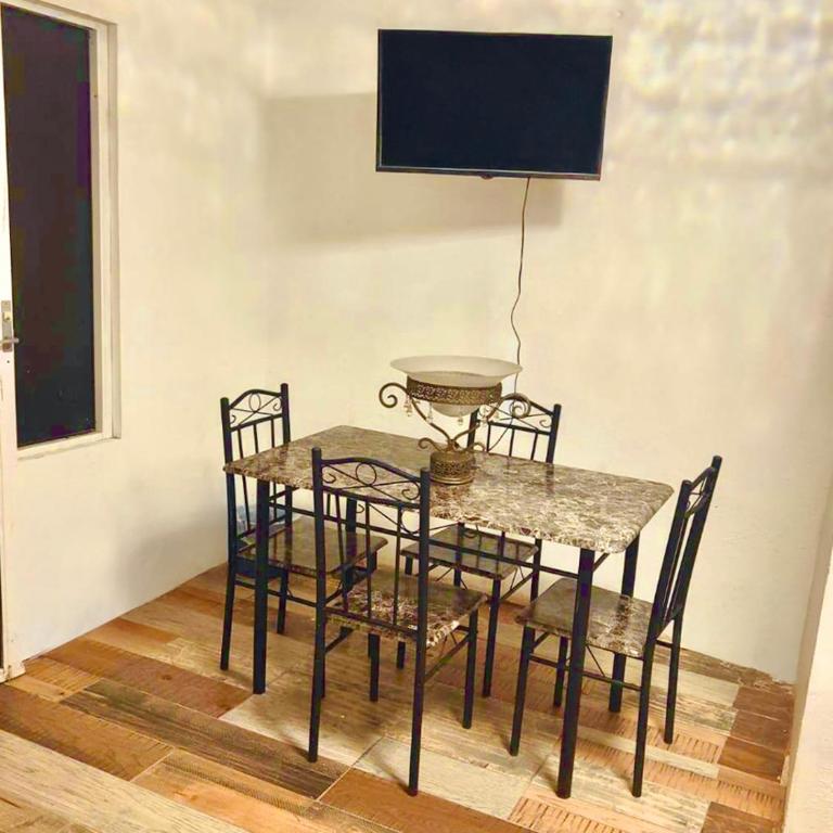Habitaciones a 8 min de Plaza bella y Almenares - Habitación Doble con baño compartido - 2