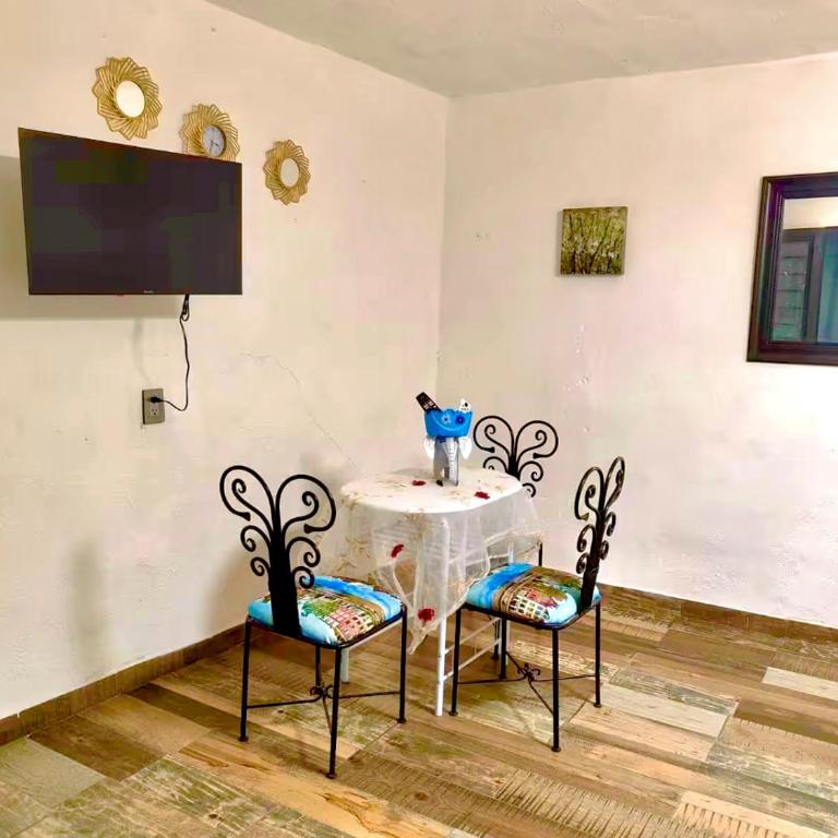 Habitaciones a 8 min de Plaza bella y Almenares - Habitación Doble con baño compartido - 1