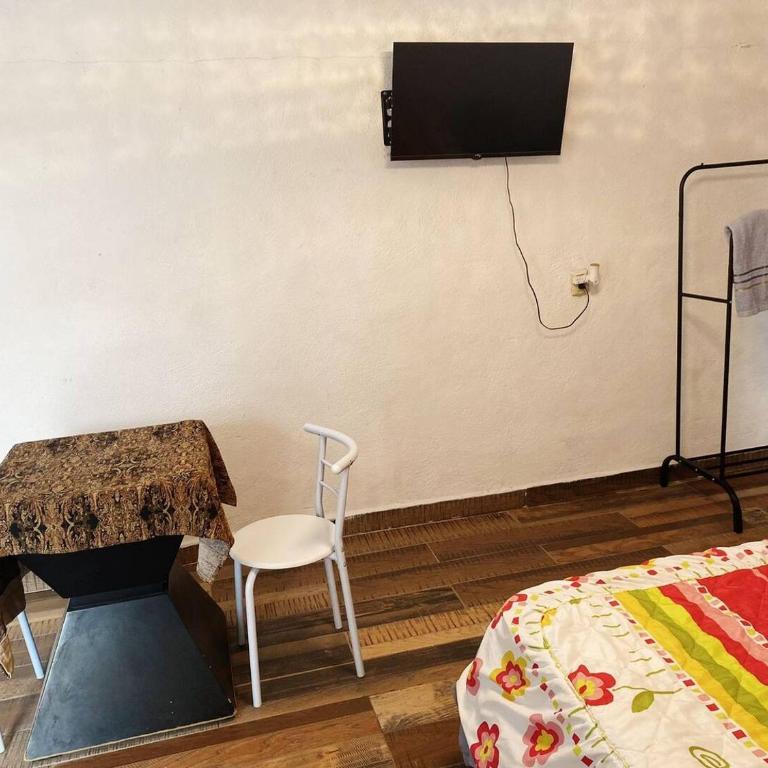 Habitaciones a 8 min de Plaza bella y Almenares - Habitación Doble con baño compartido - 2