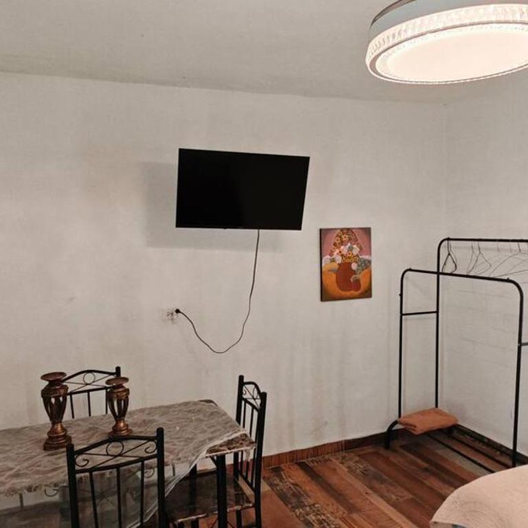 Habitaciones a 8 min de Plaza bella y Almenares - Habitación Doble con baño compartido - 6