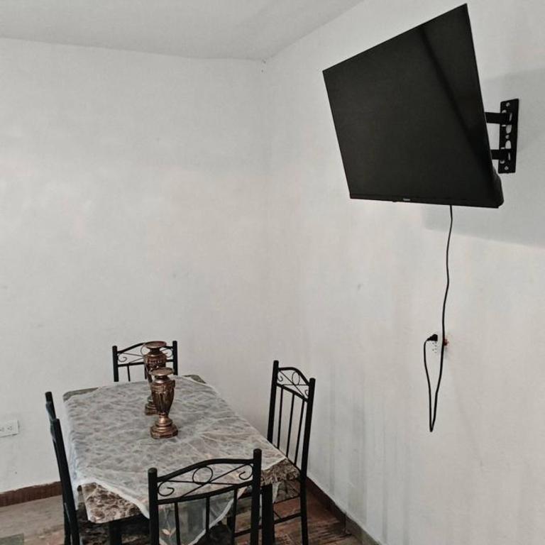 Habitaciones a 8 min de Plaza bella y Almenares - Habitación Doble con baño compartido - 2
