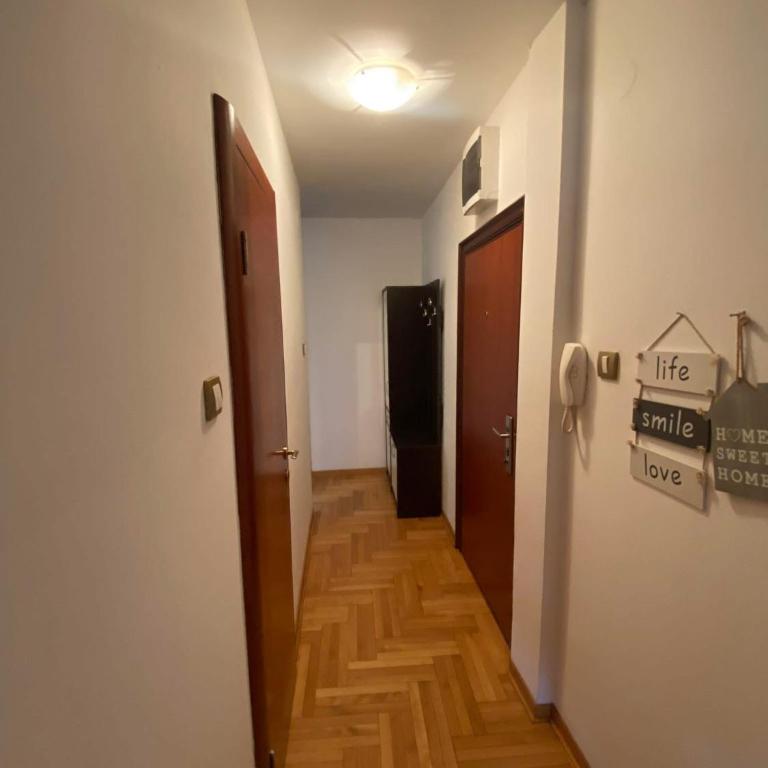 Novi Sad - Apartman sa 2 Spavaće Sobe - 9