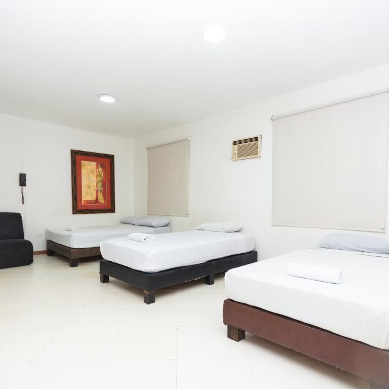 Hotel Villa Real 70 Laureles - Standard Quadruple Room - 1