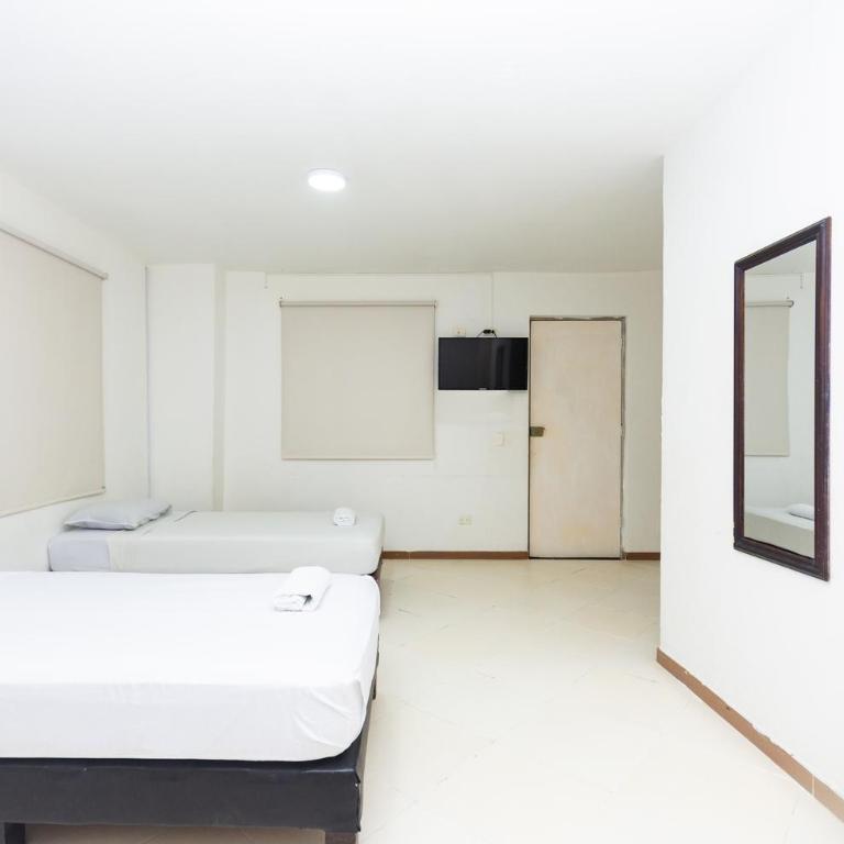 Hotel Villa Real 70 Laureles - Standard Quadruple Room - 3