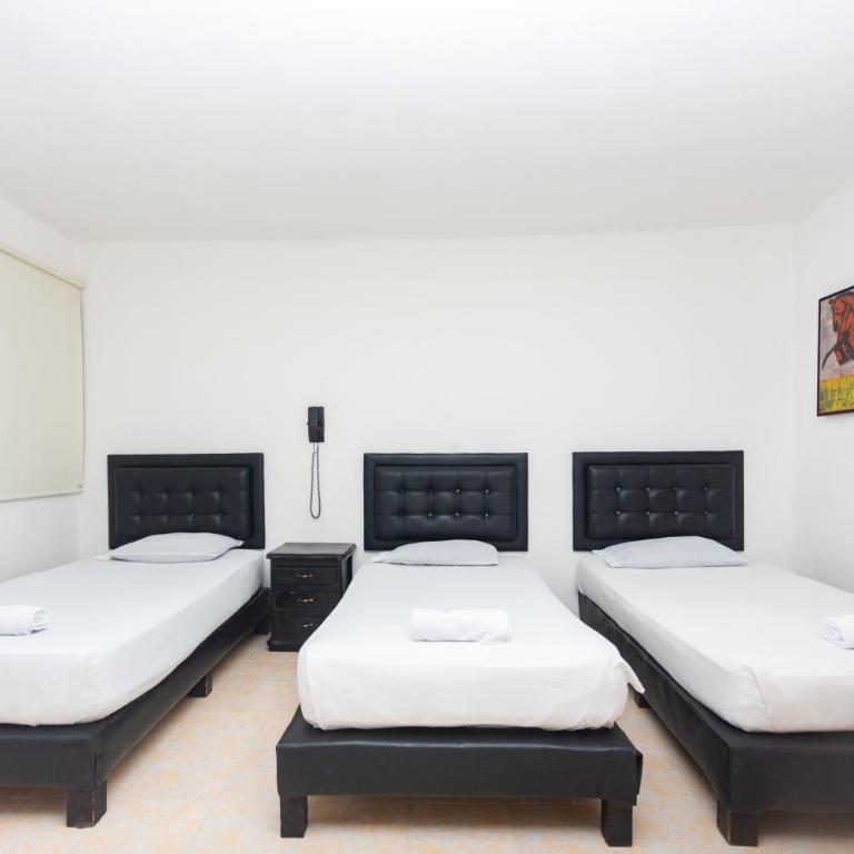 Hotel Villa Real 70 Laureles - Basic Triple Room - 1