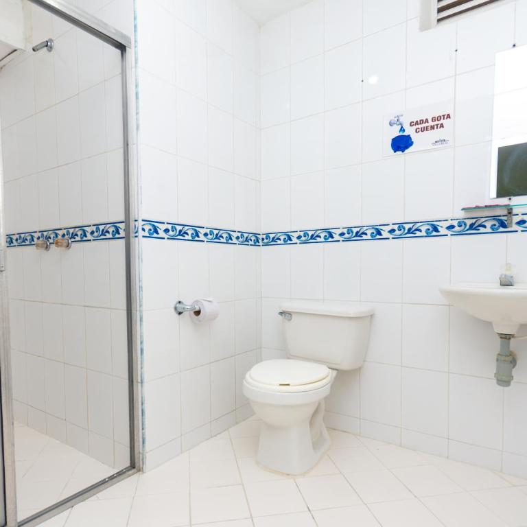Hotel Villa Real 70 Laureles - Economy Quadruple Room - 3