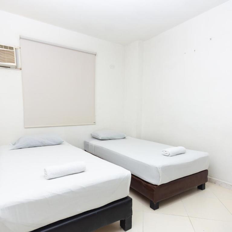 Hotel Villa Real 70 Laureles - Economy Quadruple Room - 5