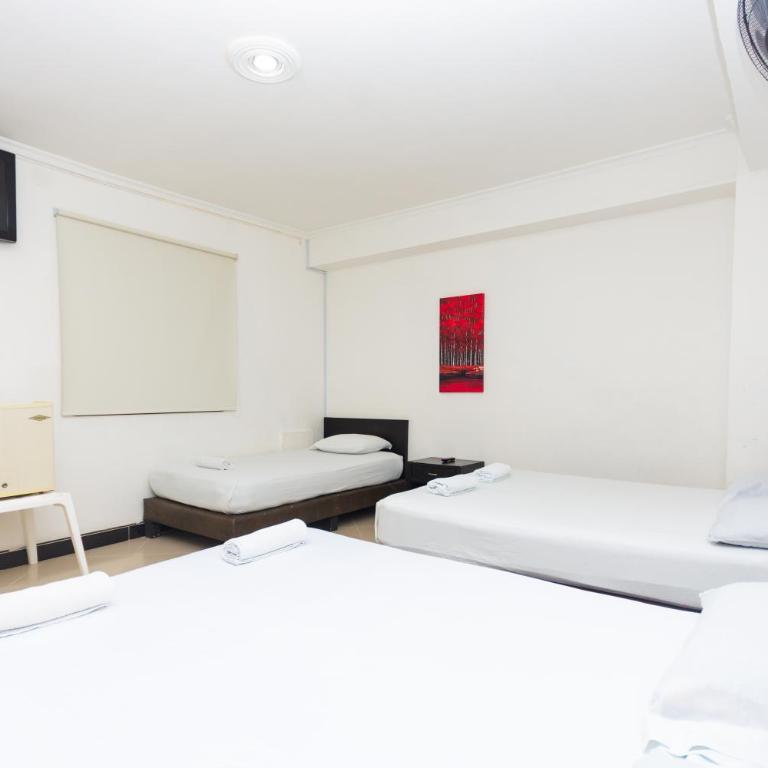 Hotel Villa Real 70 Laureles - Family Room - 2