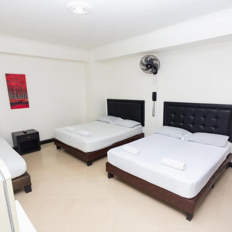 Hotel Villa Real 70 Laureles - Family Room - 3