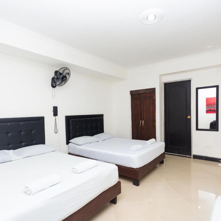 Hotel Villa Real 70 Laureles - Family Room - 4