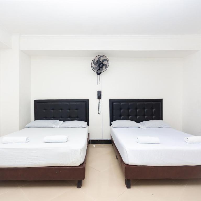 Hotel Villa Real 70 Laureles - Family Room - 5