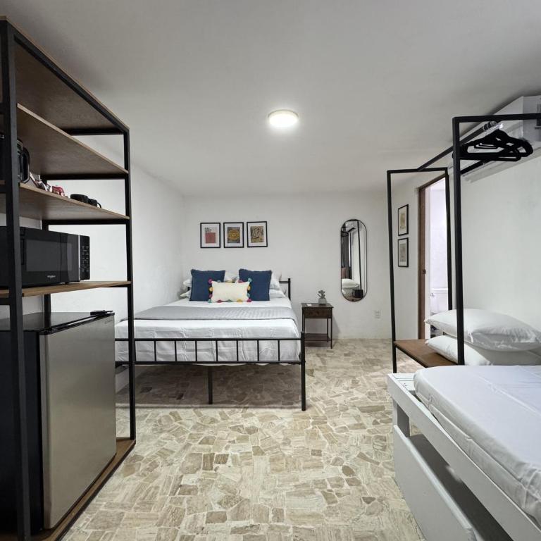 The Boat House Suites - Family Room with Private Bathroom - 5