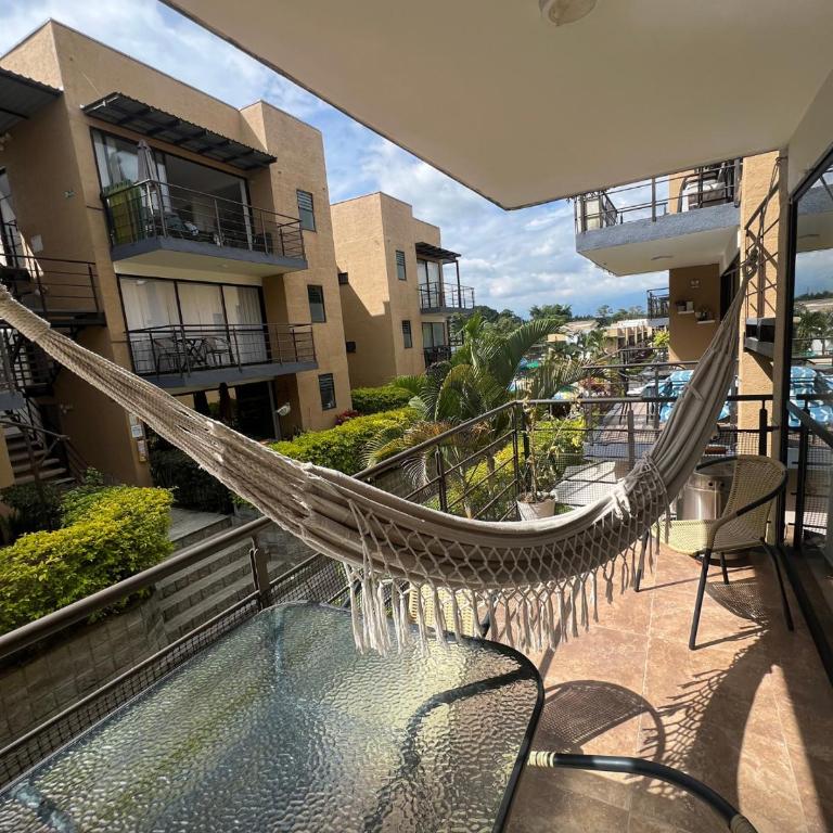 Alojamiento Familiar para 21 - A 5min del Aeropuerto - Con 4 Pisincas - 3 Jacuzzi - By Molca Travel - Apartment - 2