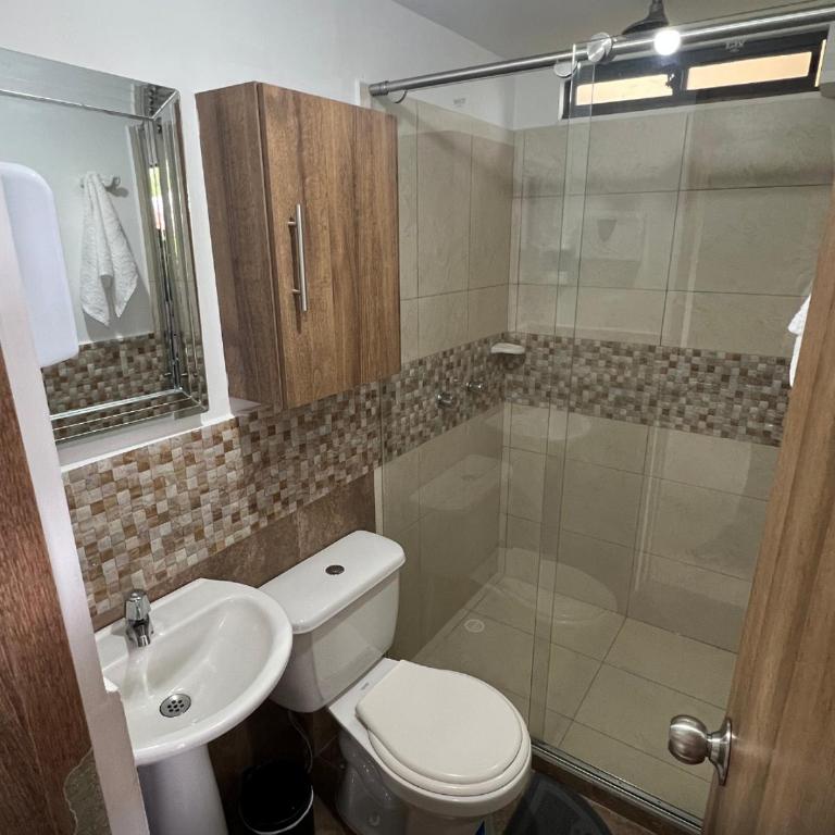 Alojamiento Familiar para 21 - A 5min del Aeropuerto - Con 4 Pisincas - 3 Jacuzzi - By Molca Travel - Apartment - 5