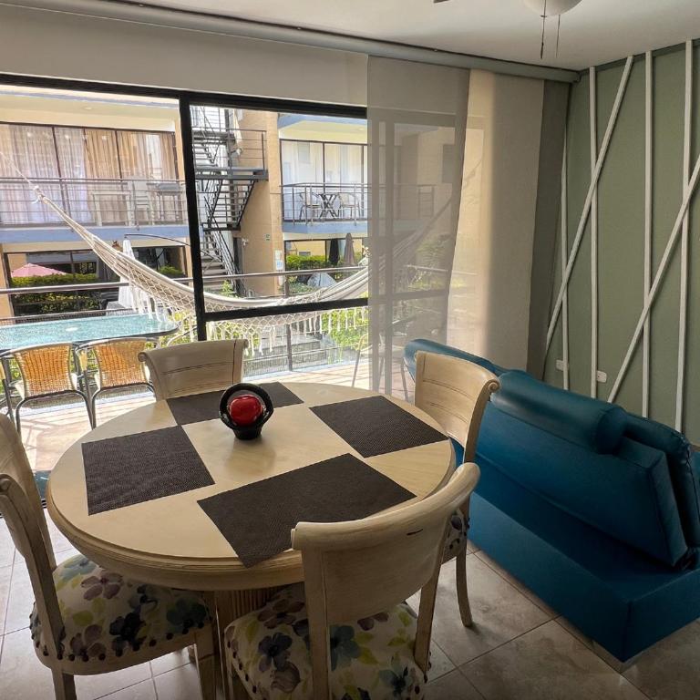 Alojamiento Familiar para 21 - A 5min del Aeropuerto - Con 4 Pisincas - 3 Jacuzzi - By Molca Travel - Apartment - 6