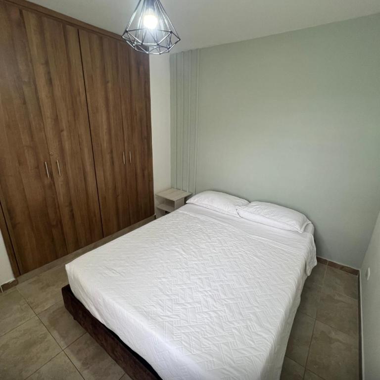 Alojamiento Familiar para 21 - A 5min del Aeropuerto - Con 4 Pisincas - 3 Jacuzzi - By Molca Travel - Apartment - 8