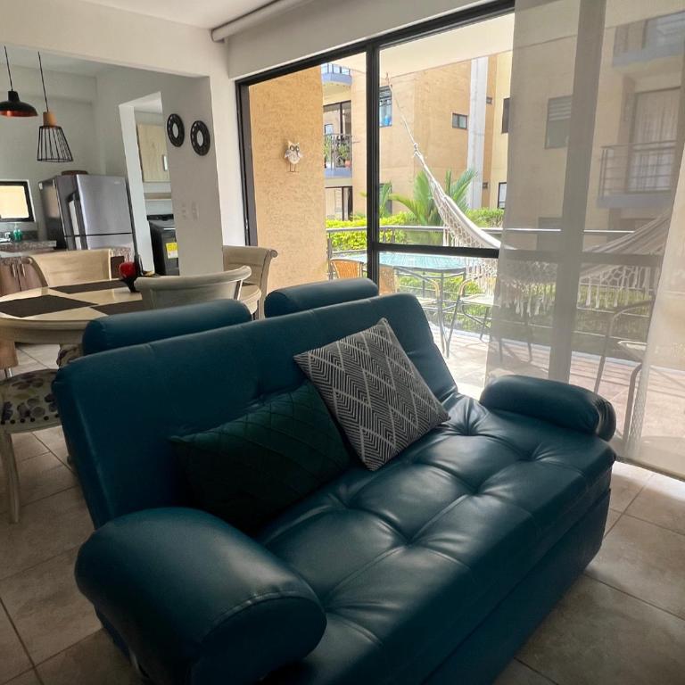 Alojamiento Familiar para 21 - A 5min del Aeropuerto - Con 4 Pisincas - 3 Jacuzzi - By Molca Travel - Apartment - 13