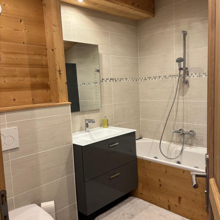 L'Arcelle VT - Appartamento con 3 Camere da Letto e Vista Montagna - 13