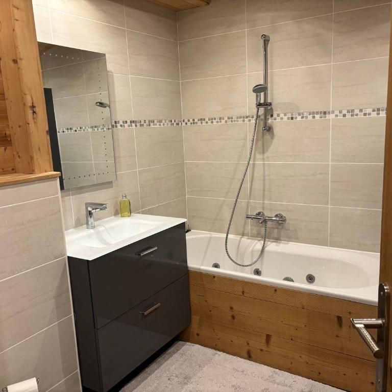 L'Arcelle VT - Appartamento con 3 Camere da Letto e Vista Montagna - 24