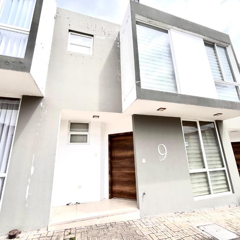 Casa Equipada Portal Bellavista Riobamba - Three-Bedroom House - 1