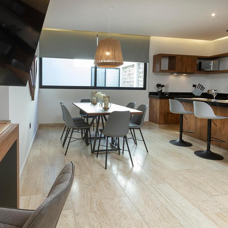 Moderno Depa 2BR con Alberca en Rooftop 5ta Avenida - Two-Bedroom Apartment - 27