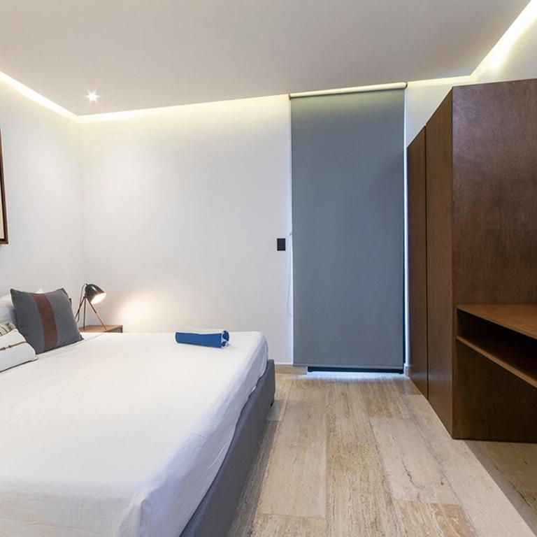 Moderno Depa 2BR con Alberca en Rooftop 5ta Avenida - Two-Bedroom Apartment - 34
