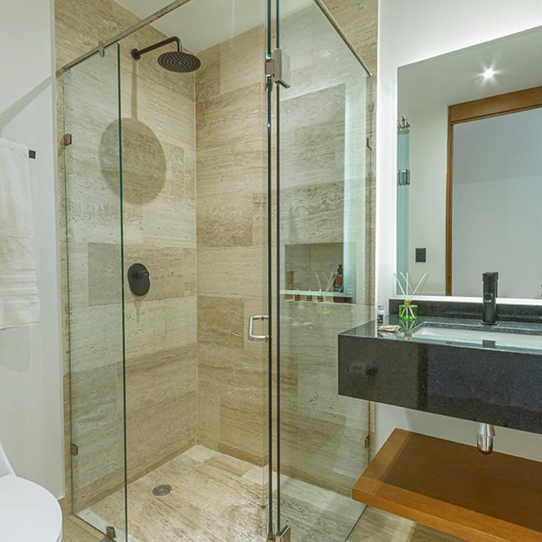 Moderno Depa 2BR con Alberca en Rooftop 5ta Avenida - Two-Bedroom Apartment - 36
