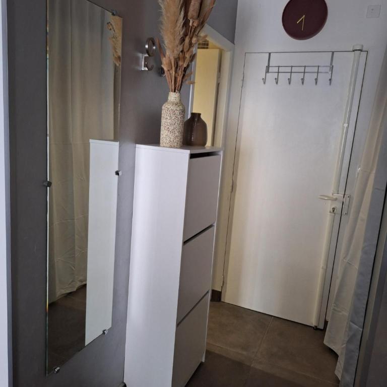 STUDIO Cosy rez de jardin climatisation parking wifi - Studio with Terrace - 14