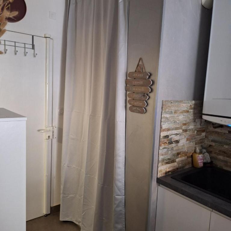 STUDIO Cosy rez de jardin climatisation parking wifi - Studio with Terrace - 13