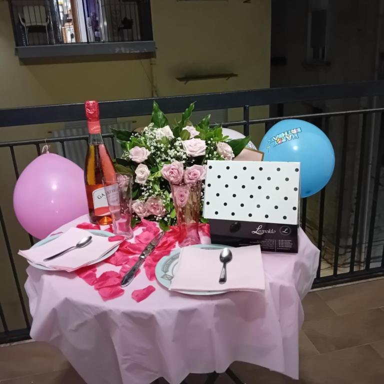 Tre camere al centro di Napoli - Camera Matrimoniale con Bagno Privato Esterno - 5