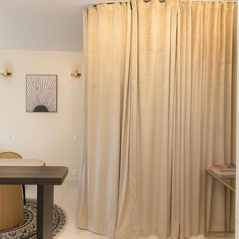21a Maréchal FOCH Avenue Paris CHAMPS-ELYSÉES - Two-Bedroom Apartment - 22
