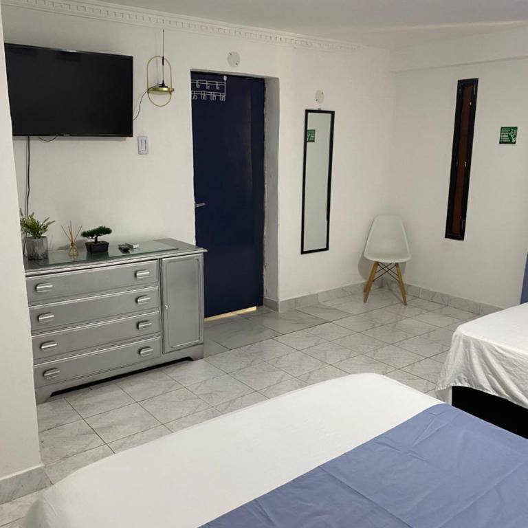 Habitaciones independientes cerca al aeropuerto 1 - Habitación Doble con baño privado - 2
