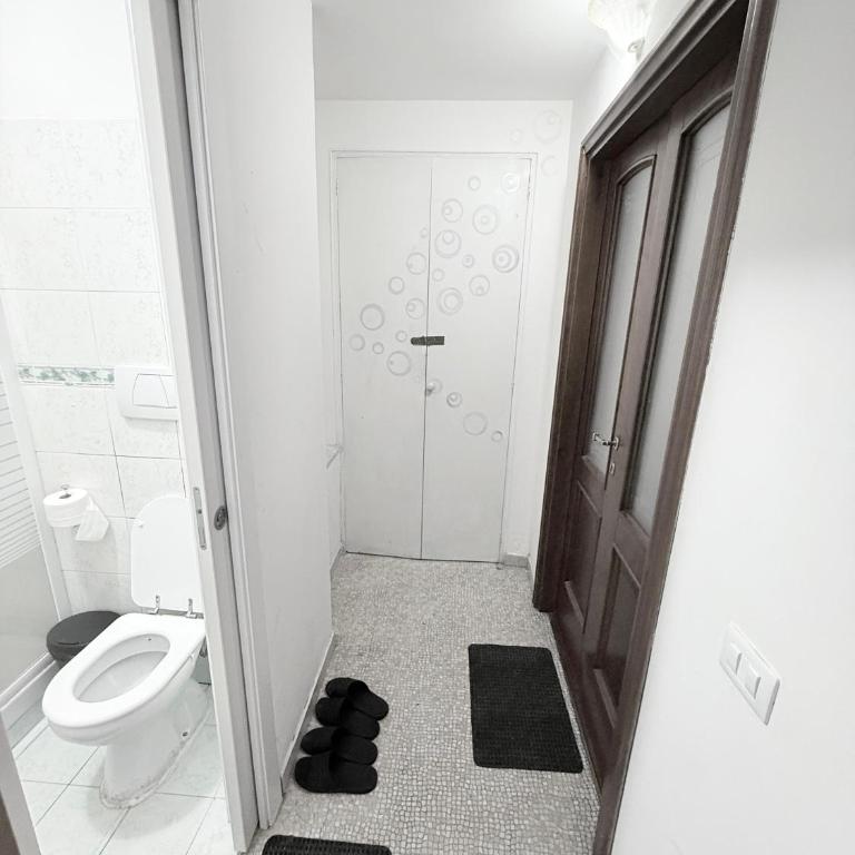 Roma Comfort Inn - Camera Familiare con Bagno Privato - 14