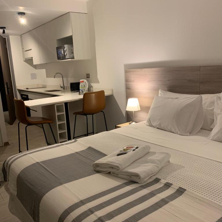 Urban Suites Apart Hotel con Estacionamiento Gratuito - Studio Apartment with King Bed - 10