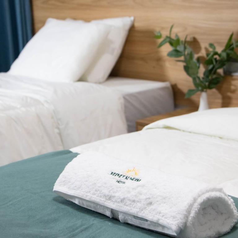 Velvet Sunrise Hotel - Deluxe Triple Room - 1