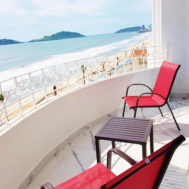 Miramar Depto de Lujo Frente Playa y Malecón - Three-Bedroom Apartment - 20