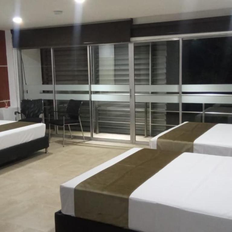 Hotel Med 33 - Family Room - 1