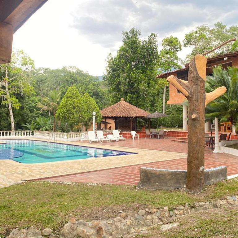 Finca vacacional y de descanso SOPETRAN - Casa de 5 dormitorios - 2