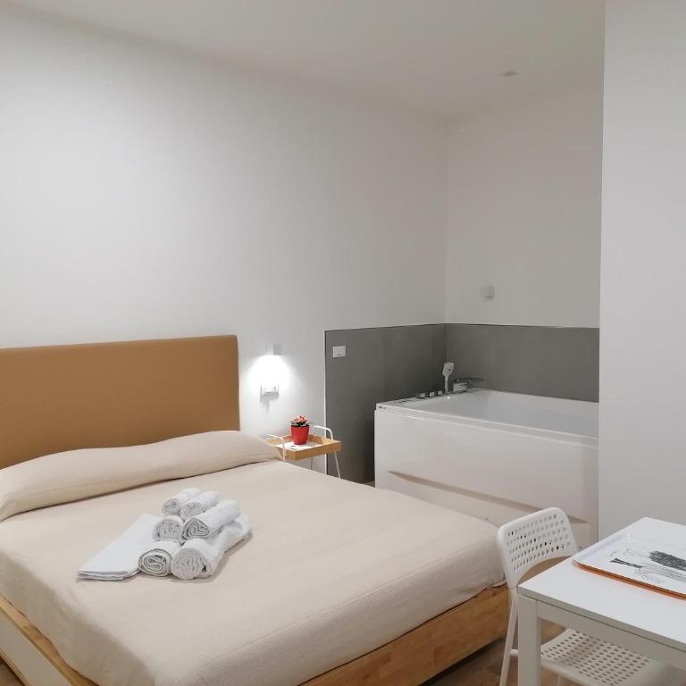 Dell'Ova 98 Rooms - Double Room with Spa Bath - 8
