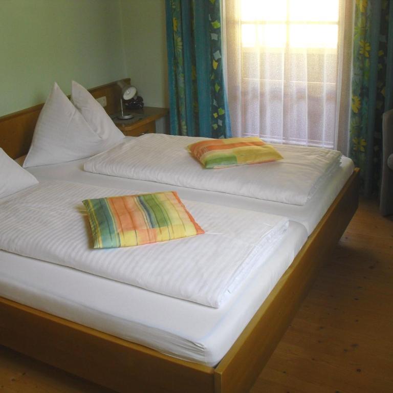 Pension & Ferienwohnung Sonnleiten - Apartment mit 2 Schlafzimmern, einem Balkon und Bergblick - 10