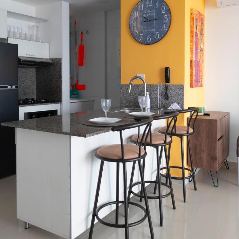 The Beaches-Beachfront Retreat - One-Bedroom Apartment - 22