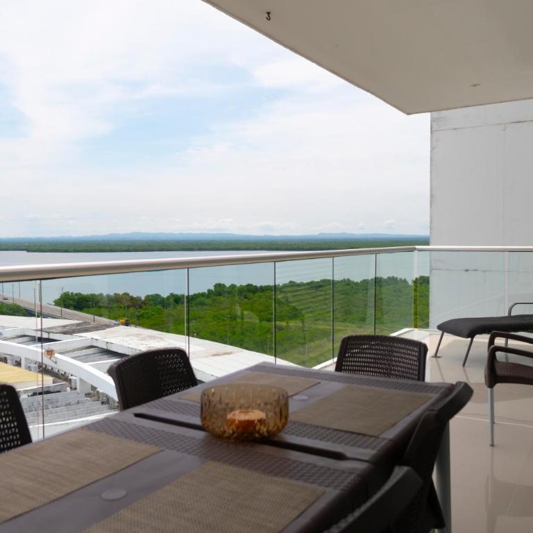 The Beaches-Beachfront Retreat - One-Bedroom Apartment - 48